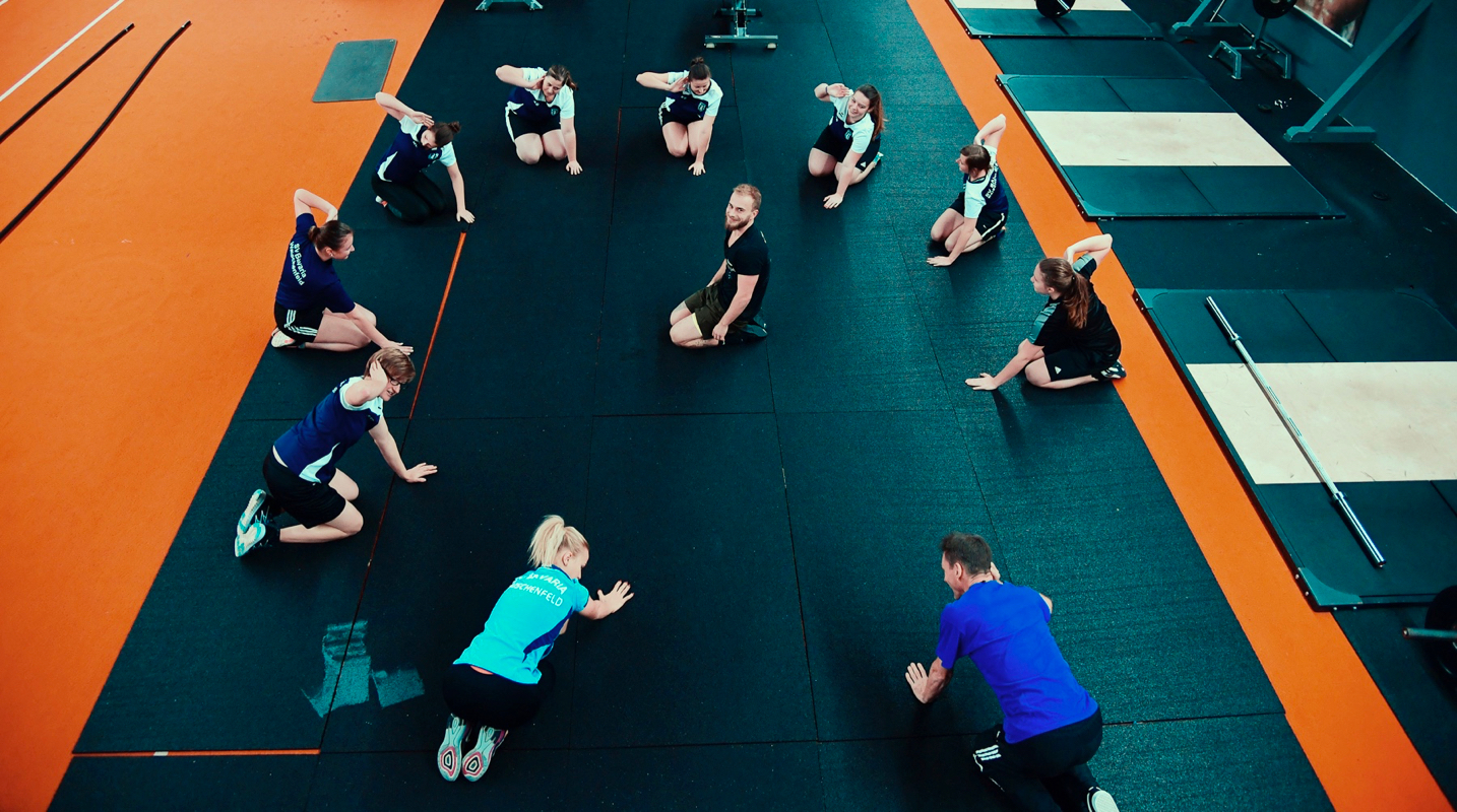 behind:the:scenes:it's:your:stage:start:play:repeat - SV Bavaria Waischenfeld die Frauenfußballmannschaft beim Cross Gym Trainin mit Bastian Lumpp in der Sportwelt Pegnitz